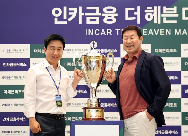 유재수 에이스포츠TV 대표와 최병채 인카금융서비스 회장. /사진=더헤븐리조트 제공