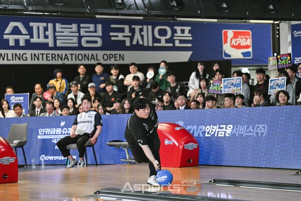 11일 용인 볼토피아 볼링경기장에서 열린 2026 인카금융 슈퍼볼링 국제오픈 챔피언 결정전에서 이종운이 경기를 펼치고 있다. /사진=AsportsNEWS